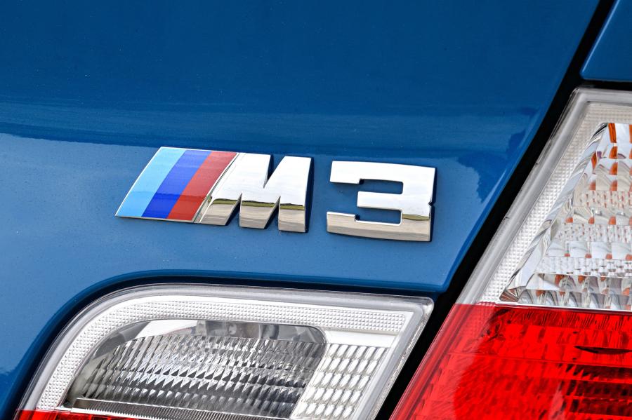 Логотип BMW M3 Convertible (E46) 2001 года  (фото 28 из 58)